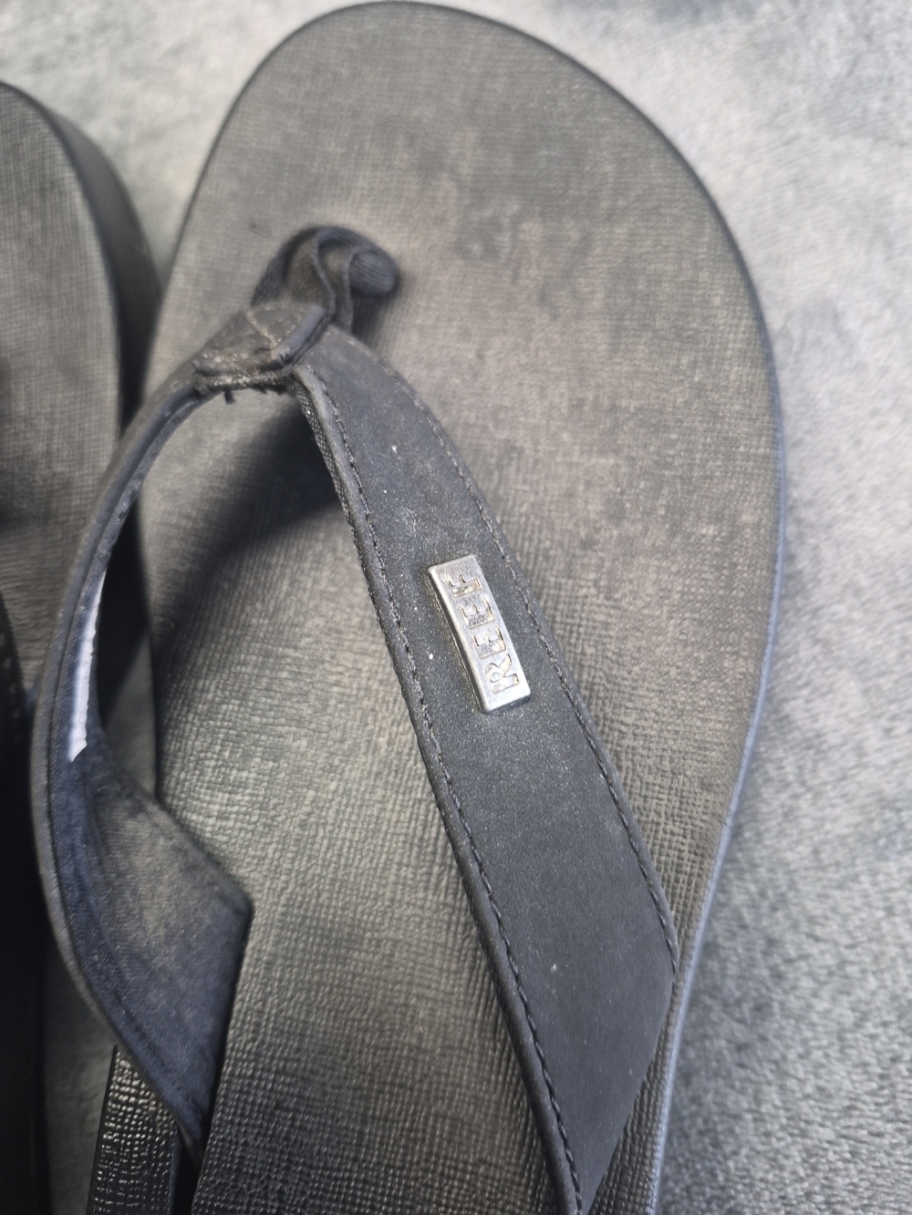 Reef Element Flip Flop Sandals Black Size 8 Metal Logo Slip On - Picture 4 of 9